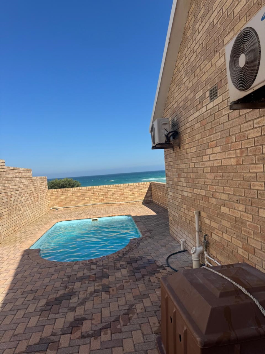 6 Bedroom Property for Sale in Aston Bay Eastern Cape